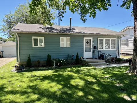 105 S Miller St, Clinton, IL 61727