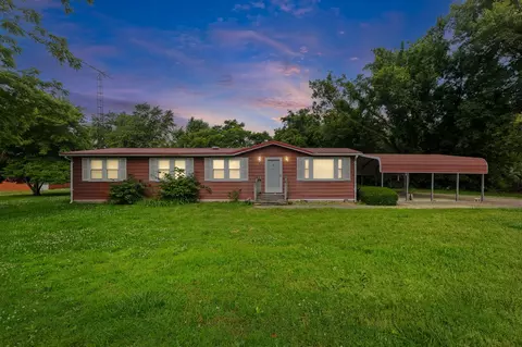 23679 N Carpenter Ln, Centralia, IL 62801