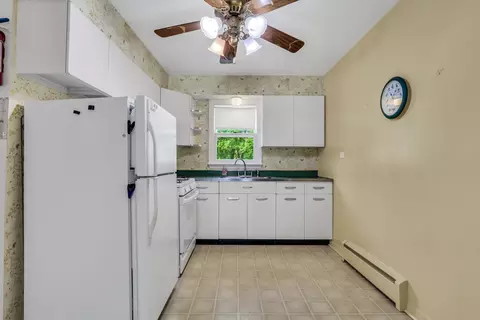 Kitchen - 2 Eva Ter, Lake Bluff, IL 60044 photo 1 of 3