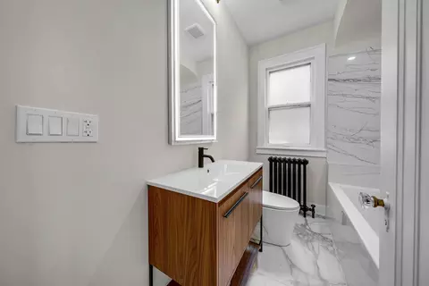 Bath - 5341 W Wrightwood Ave, Chicago, IL 60639 photo 2 of 2