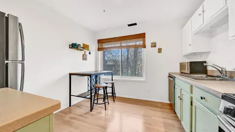 Kitchen - 6267 Trinity Dr #2-D, Lisle, IL 60532 photo 3 of 3