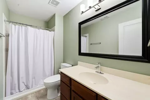 Bath - 6267 Trinity Dr #2-D, Lisle, IL 60532 photo 2 of 3