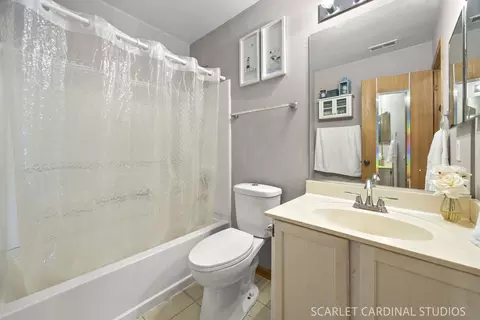 Bath - 14018 Emerald Ct E, Plainfield, IL 60544 photo 2 of 4