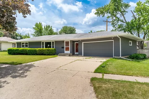 3611 Beach St, Rockford, IL 61108