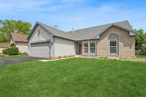 192 Heritage Trl, Hainesville, IL 60030