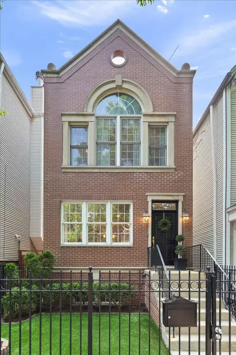 2911 N Racine Ave, Chicago, IL 60657