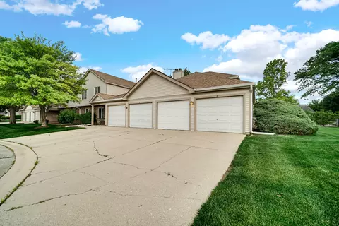7000 Newport Dr #204, Woodridge, IL 60517