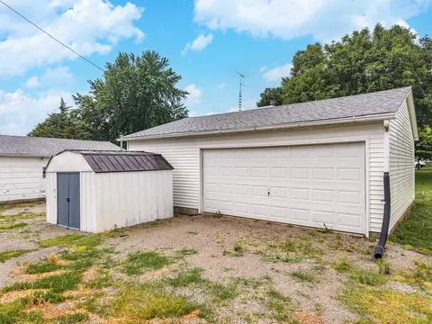 Exterior - 614 E Ash St, Chatsworth, IL 60921 photo 9 of 11