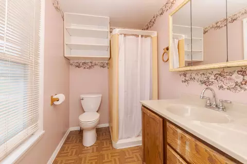 Bath - 614 E Ash St, Chatsworth, IL 60921 photo 1 of 2