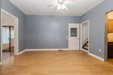 Living - 614 E Ash St, Chatsworth, IL 60921 photo 6 of 8
