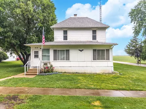 Exterior - 614 E Ash St, Chatsworth, IL 60921 photo 4 of 11