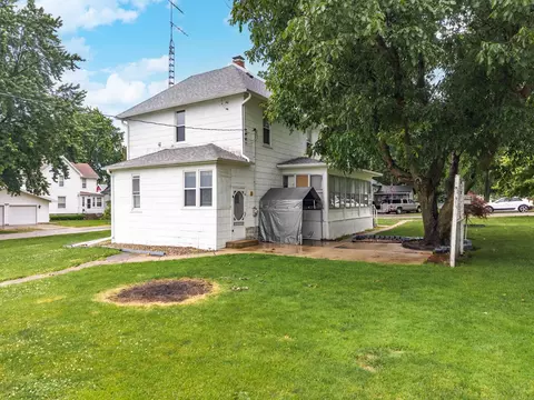 Exterior - 614 E Ash St, Chatsworth, IL 60921 photo 11 of 11
