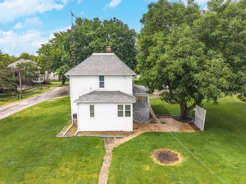 Exterior - 614 E Ash St, Chatsworth, IL 60921 photo 6 of 11