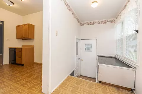 Entry Way - 614 E Ash St, Chatsworth, IL 60921 photo 5 of 7