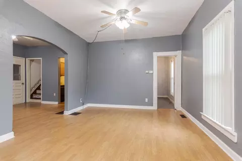 Living - 614 E Ash St, Chatsworth, IL 60921 photo 5 of 8