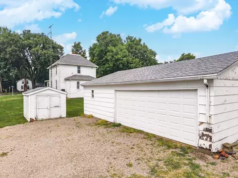 Exterior - 614 E Ash St, Chatsworth, IL 60921 photo 10 of 11