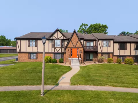 2003 Tracy Dr, Bloomington, IL 61704