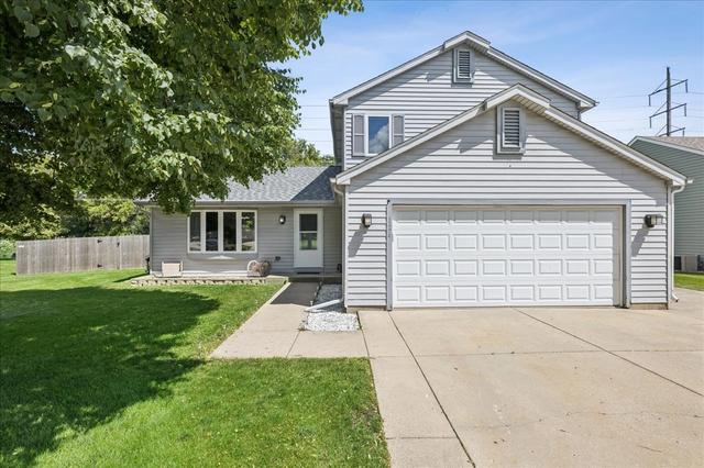 124 S Glenbrook Trl, Mchenry, IL 60050