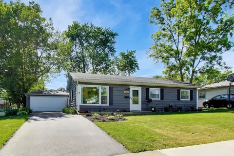 448 N Pershing Ave, Mundelein, IL 60060