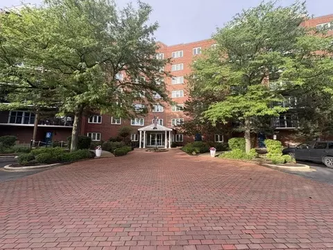 6701 N Milwaukee Ave #303, Niles, IL 60714