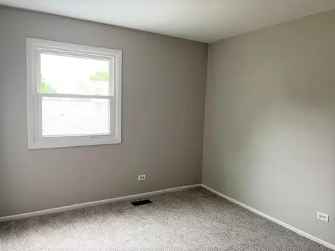 Bedroom - 157 Peter Ct #B, Bartlett, IL 60103 photo 2 of 3