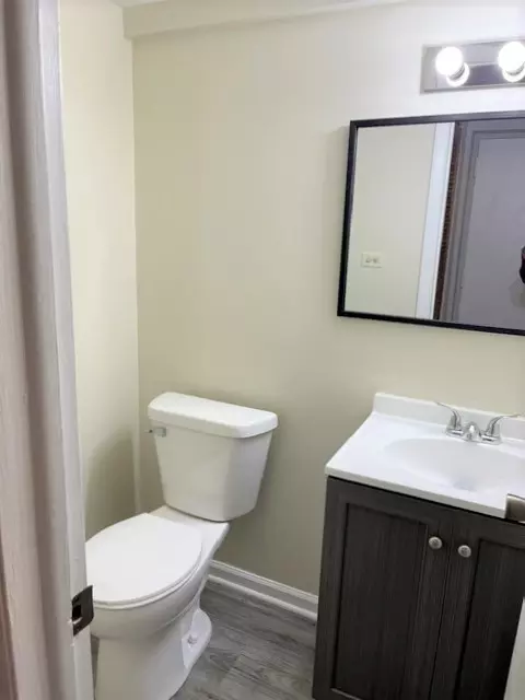 Bath - 157 Peter Ct #B, Bartlett, IL 60103 photo 1 of 2