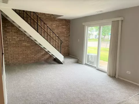 Living - 157 Peter Ct #B, Bartlett, IL 60103 photo 1 of 2