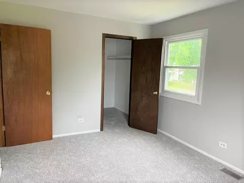 Bedroom - 157 Peter Ct #B, Bartlett, IL 60103 photo 3 of 3