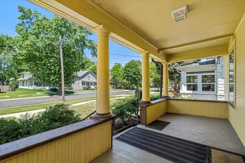 Exterior - 910 Pearl St, Aurora, IL 60505 photo 2 of 6