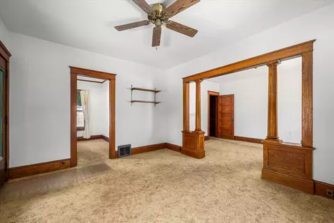 Living - 910 Pearl St, Aurora, IL 60505 photo 1 of 3
