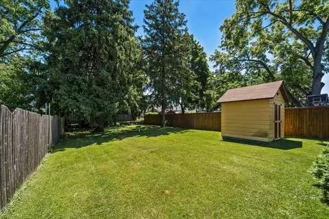 Exterior - 910 Pearl St, Aurora, IL 60505 photo 5 of 6
