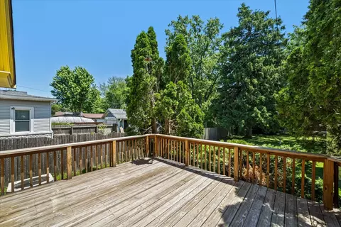 Exterior - 910 Pearl St, Aurora, IL 60505 photo 3 of 6