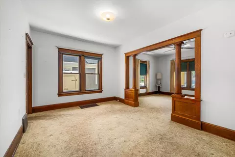 Living - 910 Pearl St, Aurora, IL 60505 photo 3 of 3