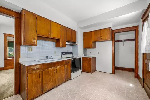 Kitchen - 910 Pearl St, Aurora, IL 60505 photo 1 of 1