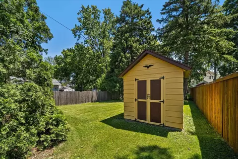 Exterior - 910 Pearl St, Aurora, IL 60505 photo 4 of 6