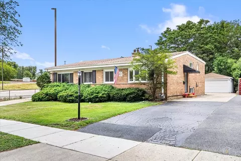402 N Douglas Ave #402, Villa Park, IL 60181