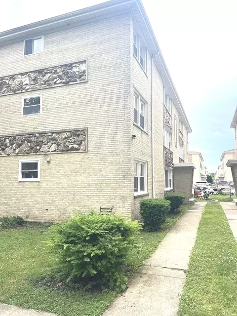 5214 N Potawatomie Ave #2E, Chicago, IL 60656