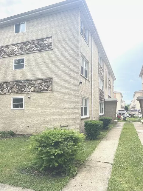 5214 N Potawatomie Ave #2E, Chicago, IL 60656