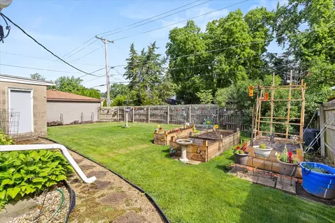 Exterior - 832 E Jefferson St, Morris, IL 60450 photo 3 of 9