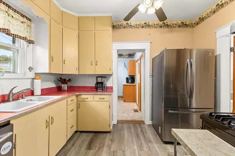 Kitchen - 832 E Jefferson St, Morris, IL 60450 photo 2 of 4