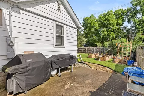 Exterior - 832 E Jefferson St, Morris, IL 60450 photo 7 of 9