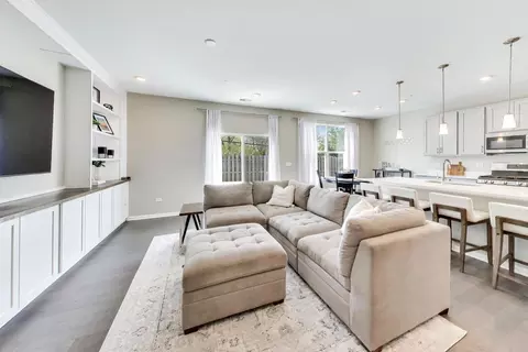Living - 2539 Geranium Way, Rolling Meadows, IL 60008 photo 1 of 2
