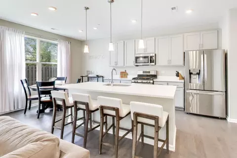 Kitchen - 2539 Geranium Way, Rolling Meadows, IL 60008 photo 1 of 3