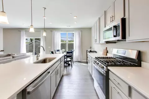 Kitchen - 2539 Geranium Way, Rolling Meadows, IL 60008 photo 3 of 3