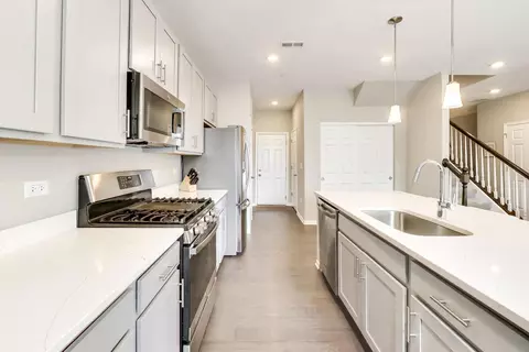 Kitchen - 2539 Geranium Way, Rolling Meadows, IL 60008 photo 2 of 3