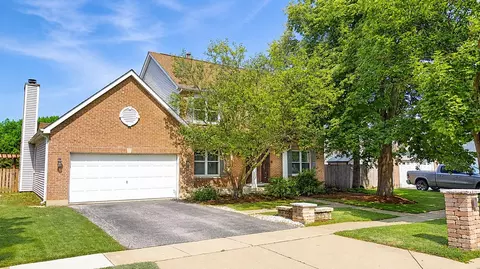 620 Waterfall Ln, Elgin, IL 60124