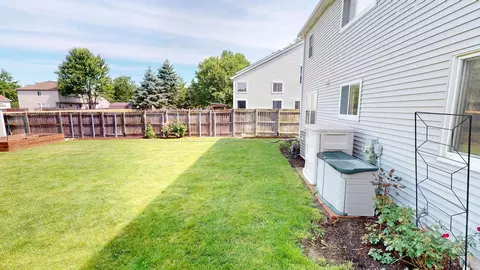 Exterior - 620 Waterfall Ln, Elgin, IL 60124 photo 4 of 7