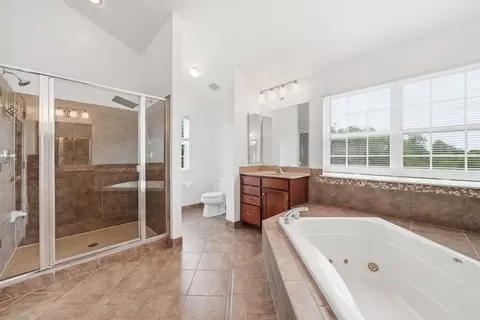 Bath - 1130 Championship Dr, Elgin, IL 60124 photo 1 of 5