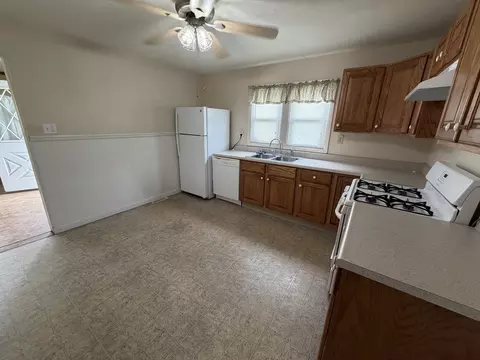 Kitchen - 409 Wortby St, Odin, IL 62870 photo 2 of 2