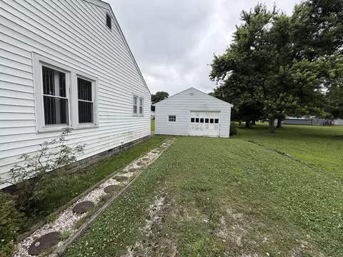 Exterior - 409 Wortby St, Odin, IL 62870 photo 4 of 5